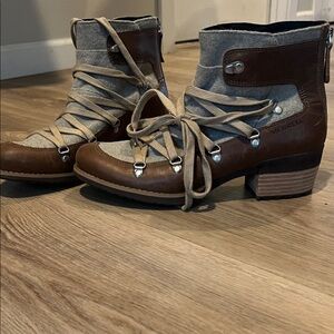 Merrell Women's Lace-Up Brown and Gray Boots
